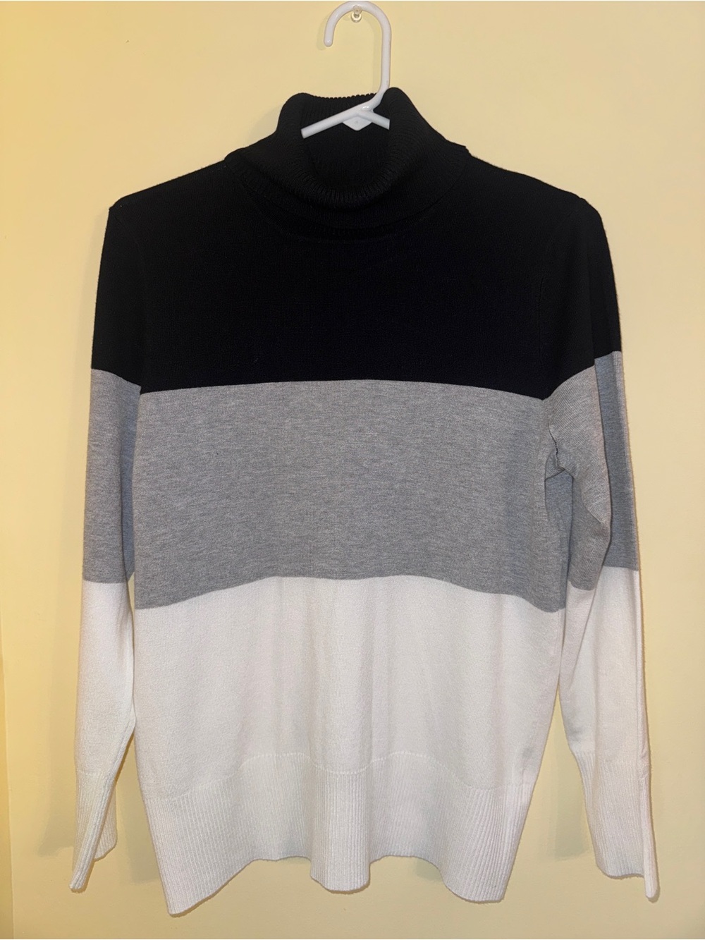 Women's Colorblock Turtleneck Sweater - Black, Gray & White